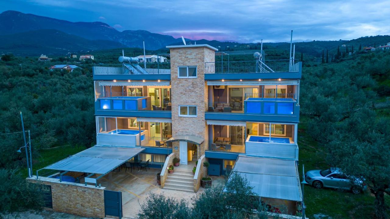 Grand Suites With Private Pools Kalamáta Buitenkant foto