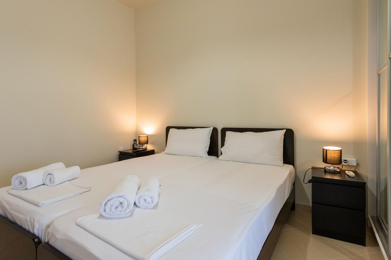 Grand Suites With Private Pools Kalamáta Buitenkant foto