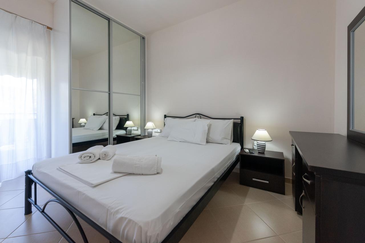 Grand Suites With Private Pools Kalamáta Buitenkant foto
