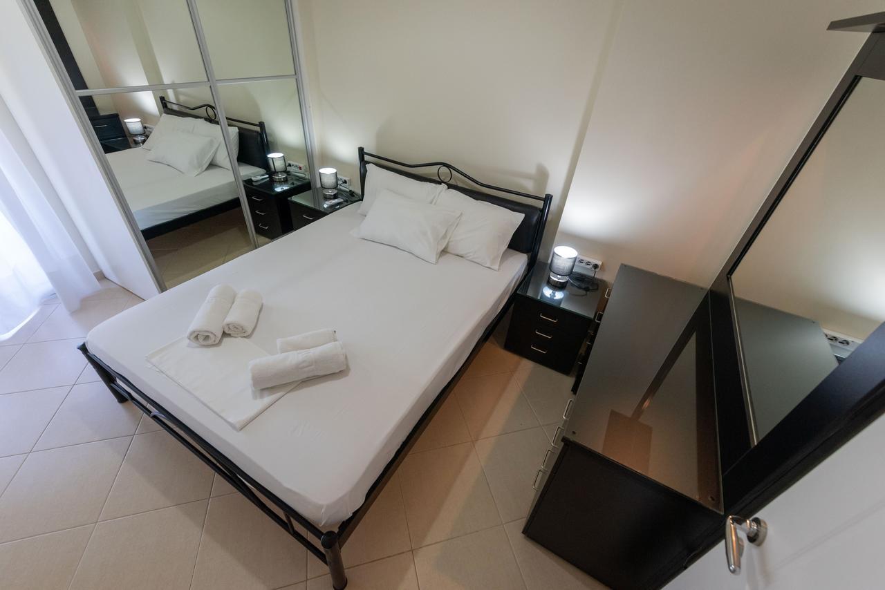 Grand Suites With Private Pools Kalamáta Buitenkant foto