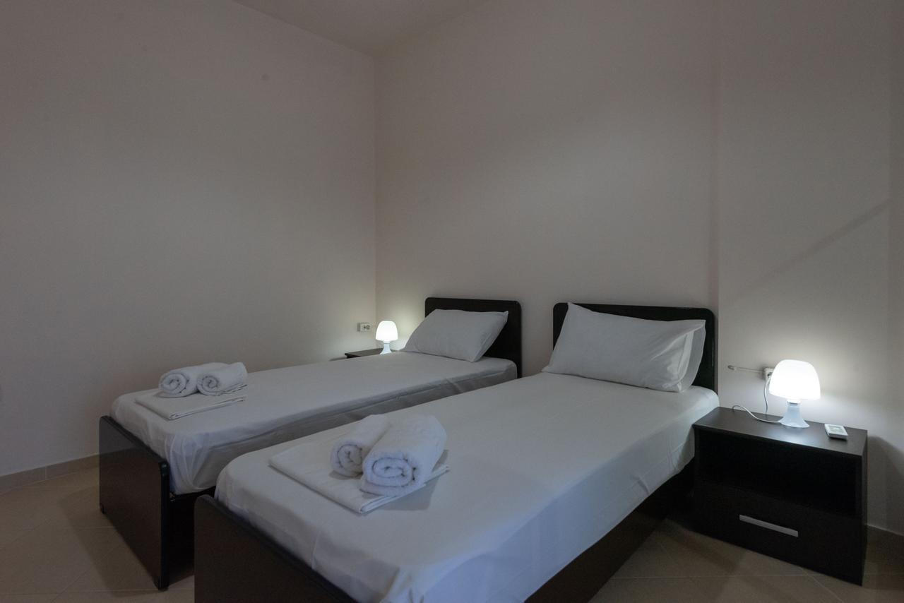 Grand Suites With Private Pools Kalamáta Buitenkant foto