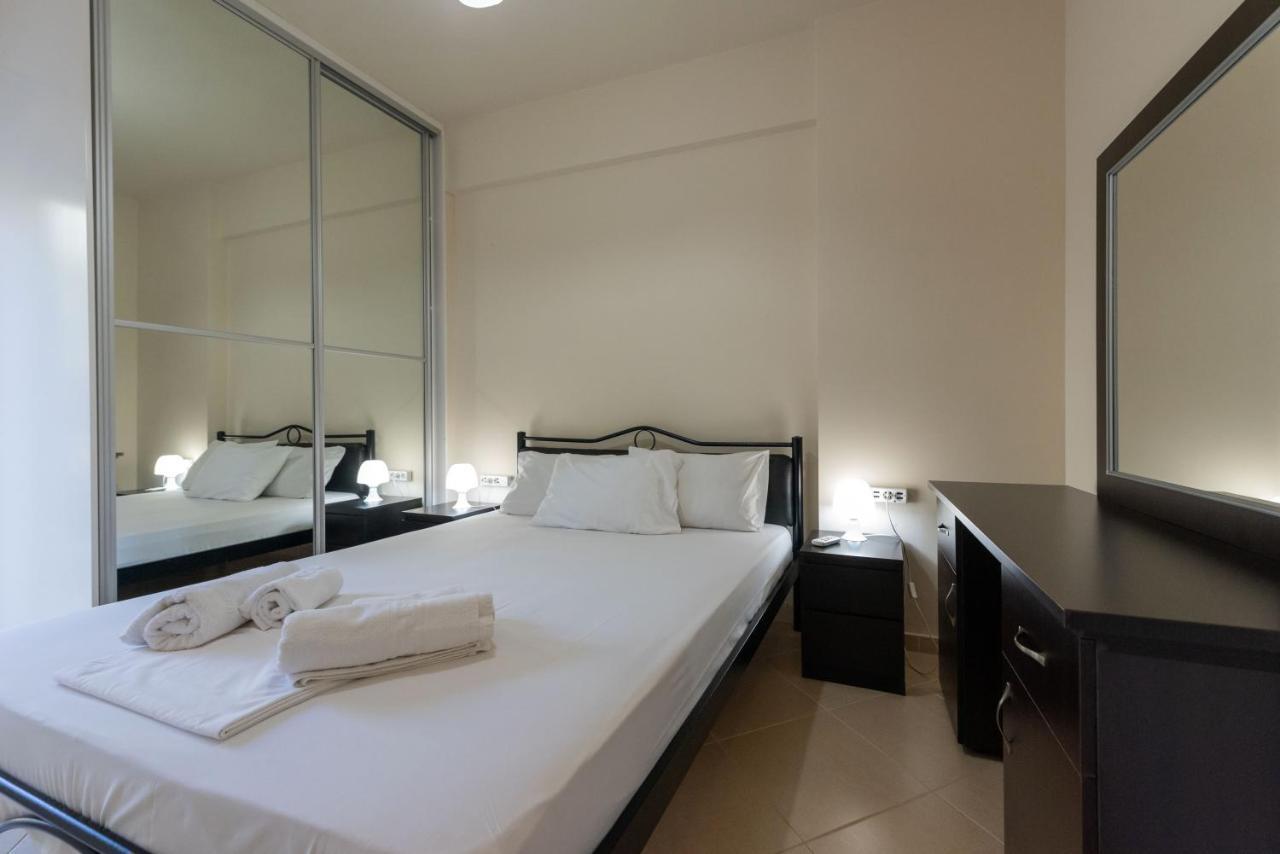 Grand Suites With Private Pools Kalamáta Buitenkant foto