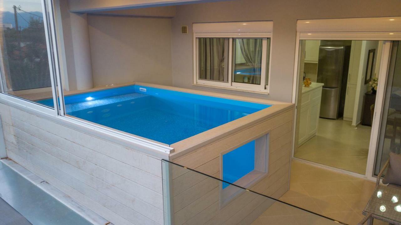 Grand Suites With Private Pools Kalamáta Buitenkant foto