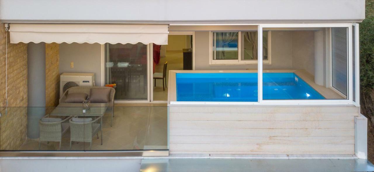 Grand Suites With Private Pools Kalamáta Buitenkant foto