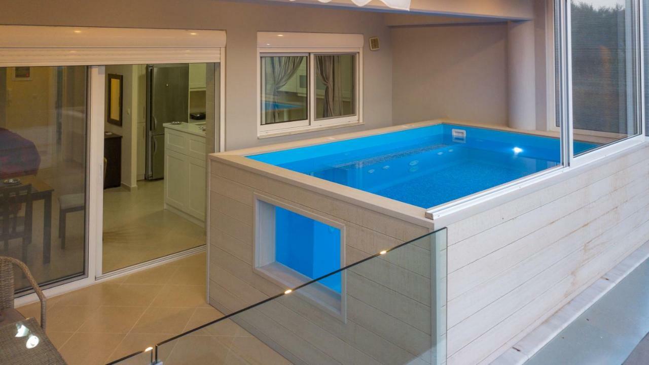 Grand Suites With Private Pools Kalamáta Buitenkant foto