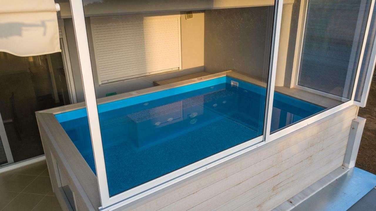 Grand Suites With Private Pools Kalamáta Buitenkant foto