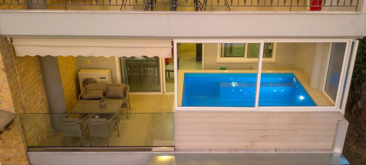 Grand Suites With Private Pools Kalamáta Buitenkant foto